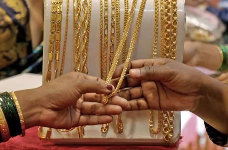 Gold Price Today: सोने की तेजी पर लगा ब्रेक चांदी में भी आई गिरावट, जानिए अब कितना रह गया भाव