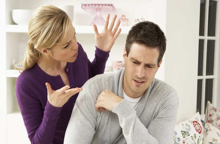 घर के कलेश से परेशान? वास्तु शास्त्र के अनुसार बेडरूम, डाइनिंग हॉल और किचन में ये छोटे बदलाव लाएं, और जीवन में बढ़ाएं सुख-शांति