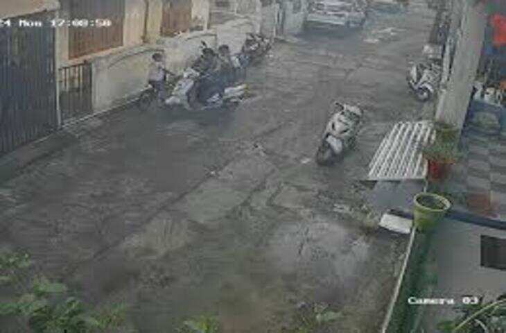 आइसक्रीम का लालच देकर मासूम से दरिंदगी, बच्चा जिंदगी और मौत से जूझ रहा, आरोपी फरार