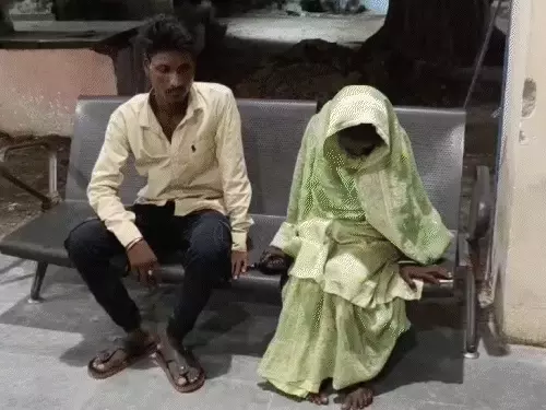 ठेकेदार ने पति-पत्नी को कई दिनों तक बंधक बनाया: महिला का आरोप- लोहे की रॉड से पीटकर पति की हत्या, नमक डालकर शव दफनाया