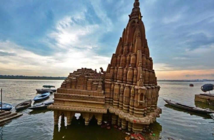 काशी का रहस्यमय Ratneshwar Mahadev Temple क्यों कहलाता है &lsquo;शापित&rsquo;? जाने क्यों साल के अधिकतर समय पानी में रहता है डूबा&nbsp;