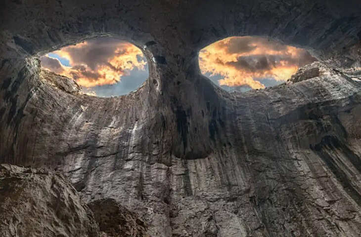 भगवान की आंखें&rsquo; नाम से मशहूर प्राकृतिक अजूबा, जहां बारिश में दिखते हैं बहते आंसू