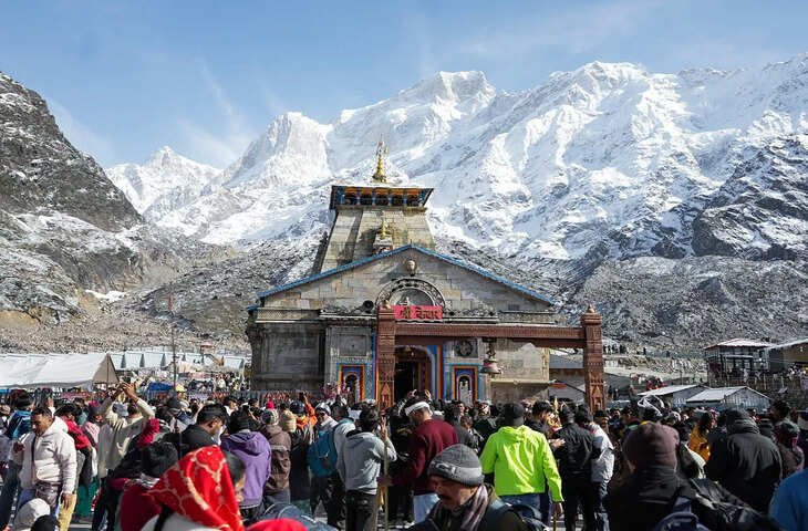 खराब मौसम के चलते रोकी गई श्रद्धालुओं की आवाजाही, सुरक्षित स्थानों पर ठहराए गए यात्री
