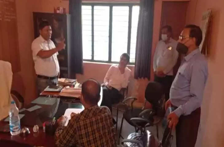 Haridwar  आबकारी निरीक्षक के कार्यालय पहुंचे एसडीएम से अभद्रता