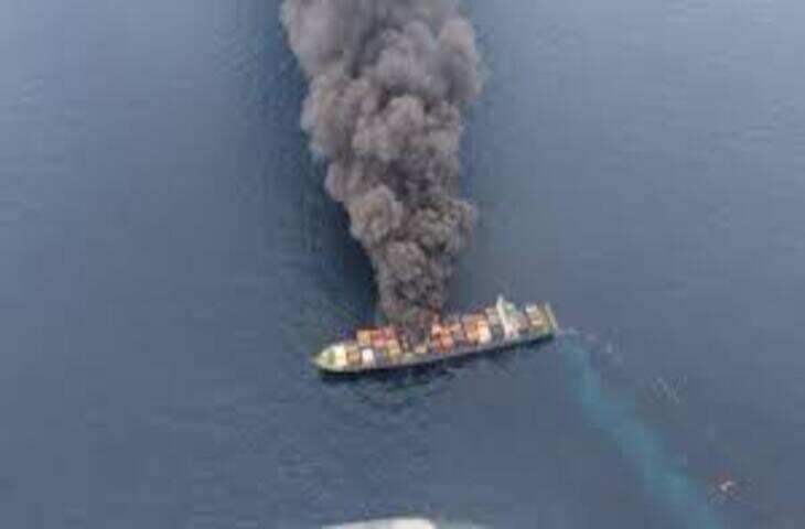 स्पेयर पार्ट्स से भरे कंटेनर में लगी आग, बड़ा नुकसान टला