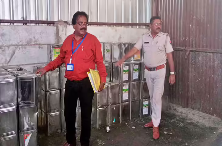 Banswara में रातीतलाई कॉलोनी में खाद्य सुरक्षा टीम की दबिश, 2500 किलो संदिग्ध घी बरामद, गोदाम सील