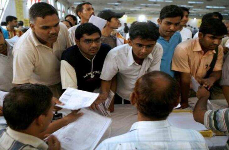 Education System Report: डिग्री की संख्या बढ़ी लेकिन रोजगार नहीं, भारत में ग्रेजुएट बेरोजगारी 22.7% होने से उठे बड़े सवाल