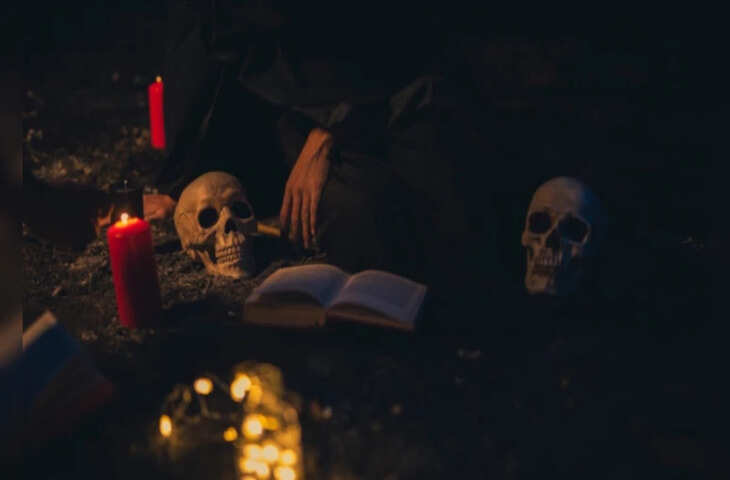 श्मशान में 15 साल की बच्ची की चिता पर कर रहे थे तंत्र-मंत्र, यूट्यूब से सीखे टोने-टोटके; पुलिस ने पकड़ा&nbsp;