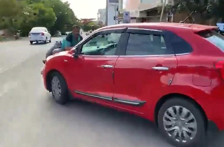 कर्ज विवाद में खतरनाक ड्रामा: एक्सक्लूसिव फुटेज में देंखे मैसूरु में शख्स कार के बोनट पर बैठा, 500 मीटर तक चली गाड़ी