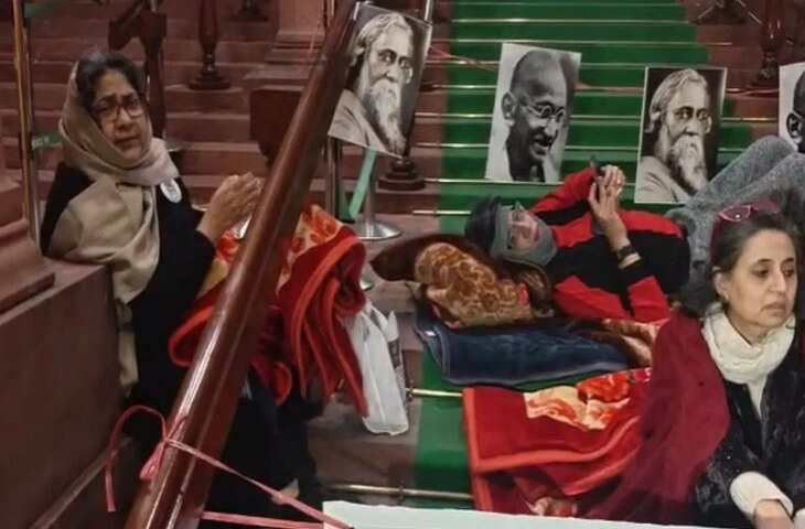 संसद की सीढ़ियों पर कंबल बिछाए, रातभर टीएमसी सांसदों का धरना, विरोध के बीच पास हुआ &lsquo;जी राम जी&rsquo; बिल