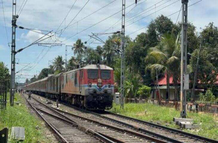 Train Cancelled: अक्टूबर में भोपाल मंडल की 17 ट्रेनें रहेंगी रद्द, सफर से पहले जरूर चेक करें स्टेटस