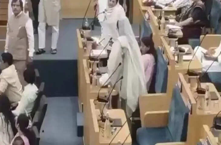 कांग्रेस की दो मुस्लिम पार्षदों ने वंदे मातरम् गाने से किया मना, इंदौर पुलिस ने दर्ज किया केस