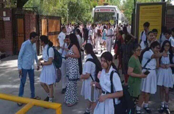 Delhi News: दिल्ली में 20 साल में 300% तक बढ़ी प्राइवेट स्कूलों की फीस! अभिभावकों पर बढ़ा आर्थिक बोझ, सरकार ने बनाए नए नियम