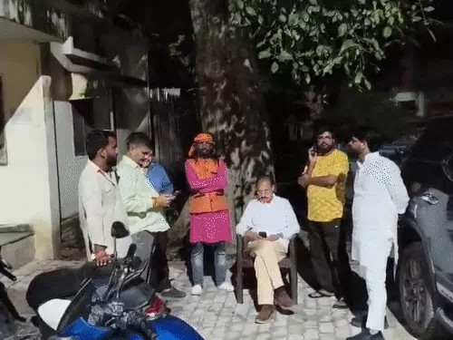 लखनऊ में लगातार बारिश से बिजली व्यवस्था प्रभावित, ट्रांसफार्मर खराब और खंभे टूटने से हजारों लोग परेशान