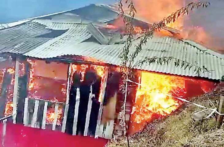 Kullu आग की लपटों ने छीन ली जीवन भर की कमाई...धूप में चीख-पुकार