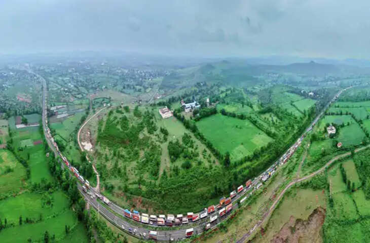 NH-44 पर भारी वाहनों पर अचानक पथराव, गयागंज मोड़ के पास चालकों में मची अफरा-तफरी