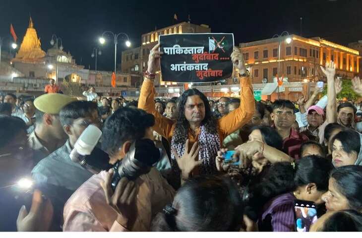 जयपुर में&nbsp;जामा मस्जिद के बाहर देर रात मचा हंगामा!&nbsp;MLA बालमुकुंदाचार्य के खिलाफ हुई FIR, जाने क्या है पूरा मामला ?