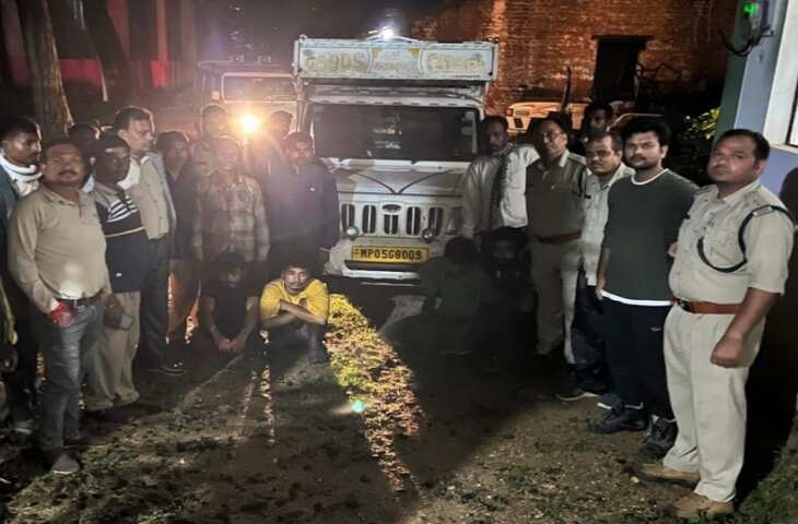 झुंझुनूं में लकड़ी तस्कर ने नाकाबंदी देख वन विभाग की गाड़ी को मारी टक्कर, वीडियो में जाने पिकअप दुर्घटनाग्रस्त