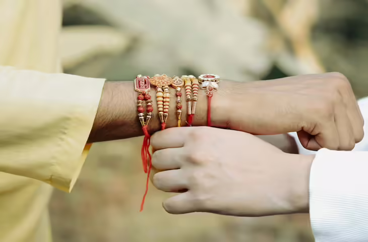 Raksha Bandhan 2026: रक्षाबंधन पर लगेगा चंद्रग्रहण, शनि की कुंभ राशि में ग्रहण का क्या होगा असर? जानें राखी बांधने का शुभ समय और मान्यताएं