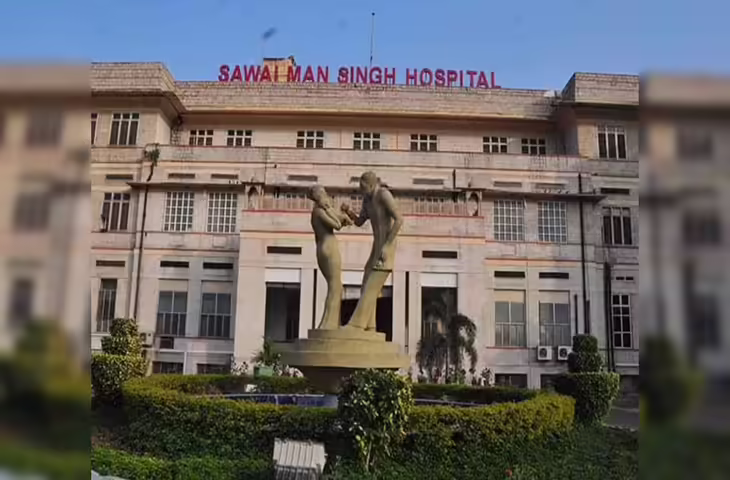 SMS हॉस्पिटल से बिना अनुमति शव ले जाते परिजन पकड़े गए, वीडियो में देखे काफी देर हुआ हंगामा, पुलिस ने शव कब्जे में लिया