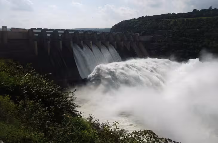 मैथन और पंचेत डैम का बढ़ा जलस्तर, खतरे के निशान से सिर्फ 10 फीट नीचे; प्रशासन अलर्ट