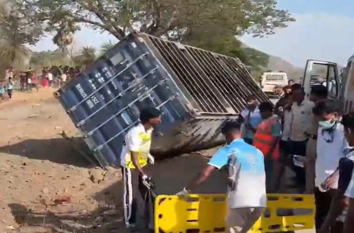 महाराष्ट्र में दर्दनाक सड़क हादसा: बारातियों से भरी खुशियां मातम में बदलीं, 13 की मौत, 20 से अधिक घायल