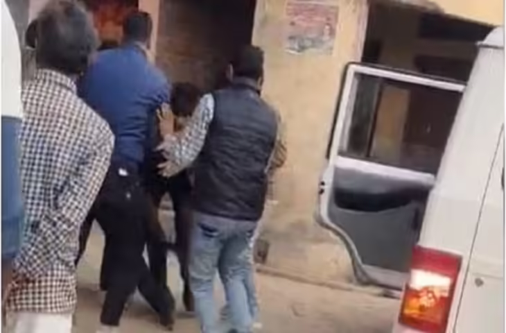 शिकोहाबाद में 40 हजार रुपये की रिश्वत लेते रंगे हाथ गिरफ्तार जेई और संविदाकर्मी, 14 दिन की न्यायिक हिरासत में भेजे गए