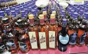 Gurgaon नाइट क‌र्फ्यू के दौरान अवैध रूप से शराब बेचते पकड़ा