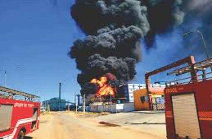 बहरोड़ के केशवाना औद्योगिक क्षेत्र में कैमिकल फैक्ट्री में भीषण आग, वीडियो में देंखे 8 दमकल की मदद से पाया गया काबू