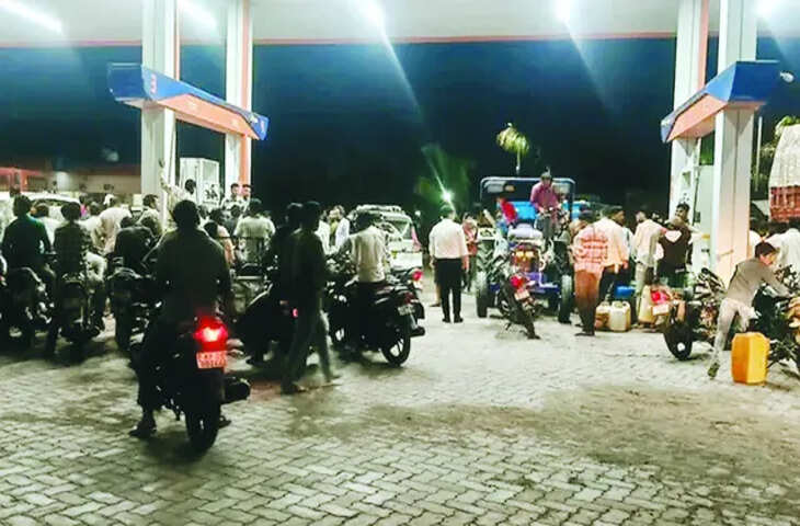 Viral Video: रेस्तरां में खाना खा रहा शख्स अचानक फंसा बंदूकधारी के सामने, देखें फिल्मी स्टाइल फाइट का धमाकेदार वीडियो