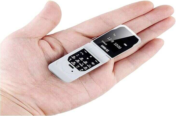 ये है दुनिया सबसे छोटा Flip Phone! 4 इंच के फोन में&nbsp;4G कनेक्टिविटी और&nbsp;32 GB स्टोरेज के साथ मिलता है इतना कुछ&nbsp;