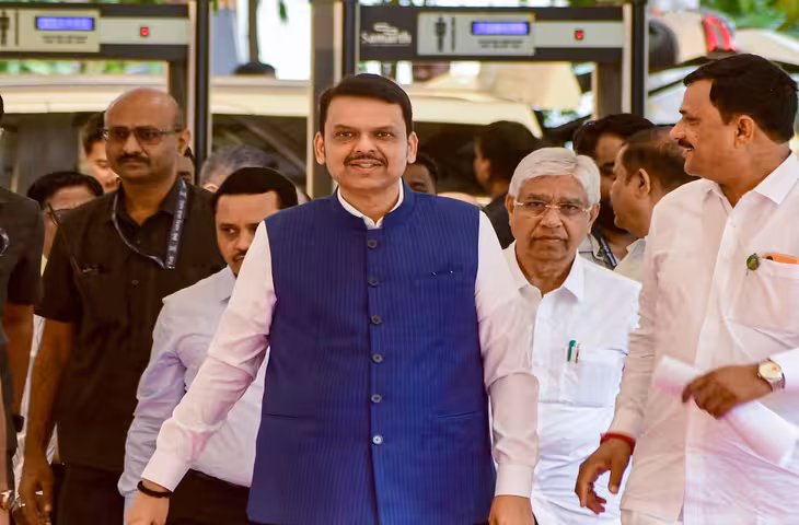 मराठी भाषा के विरोध में कांदिवली लिंक रोड पर प्रदर्शन, रास्ता रोको से थमा ट्रैफिक; भारी पुलिस बल तैनात