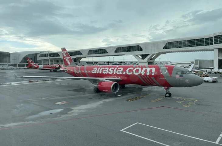 वीडियो में देखें बैंकॉक-जयपुर एयर एशिया फ्लाइट ने आसमान में लगाए कई चक्कर, 164 यात्रियों में मची घबराहट