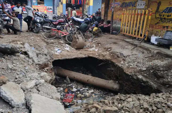 बुरहानपुर में नाला चैनलाइजेशन के काम में लापरवाही, चार दिन से काम बंद; बारिश में हादसे का खतरा