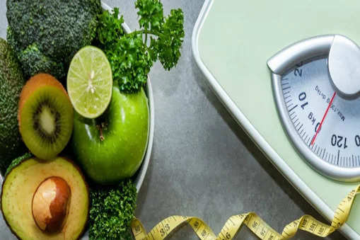 Weight Loss Tips: हरी सब्जियां और फल खाने से तेजी से कम होता है वजन, डाइट  में शामिल करें ये लो कैलरी फूड
