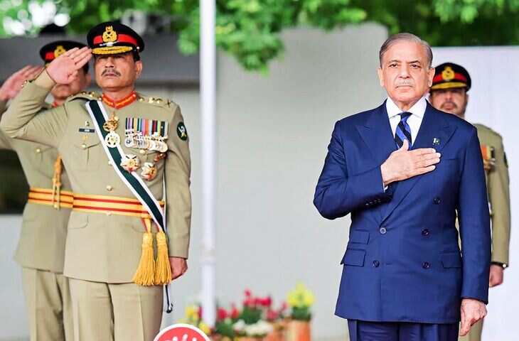 पाकिस्तान से&nbsp;2 साल में 29,000 डॉक्टर, इंजीनियर और अकाउंटेंट्स का पलायन, मुनीर के बड़े-बड़े दावों की उडी धज्जियां&nbsp;