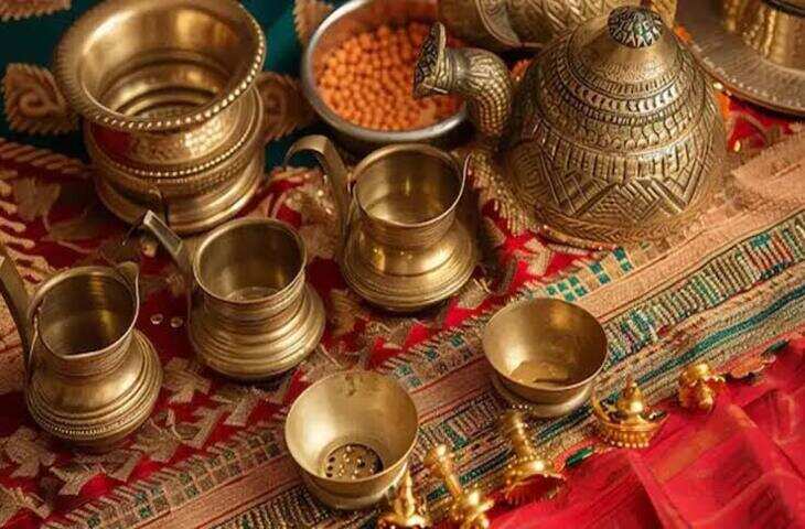 Brass Cleaning Tips: काले पड़ चुके पीतल के बर्तन ऐसे चमकाएं, घर की इन चीजों से करें सफाई