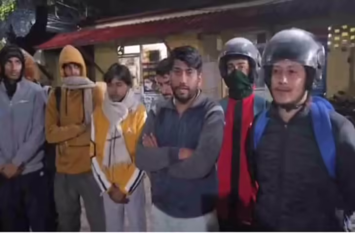 सहसपुर में जंगल में फंसे दस युवकों का पुलिस ने सुरक्षित रेस्क्यू किया