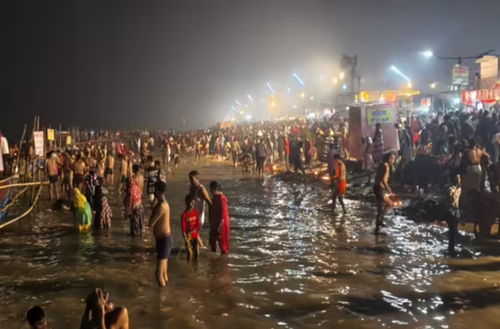 कार्तिक पूर्णिमा का मुख्य स्नान जारी... उमड़ा आस्था का सैलाब, श्रद्धालुओं की जमीन से लेकर आसमान तक निगरानी