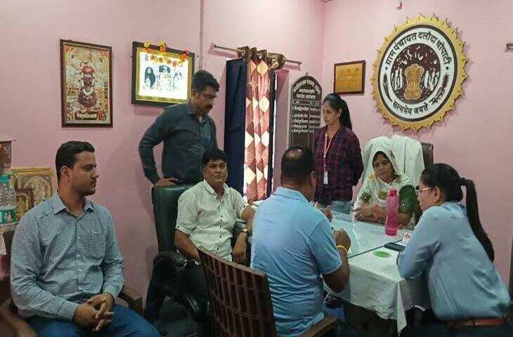 मंदसौर के दलौदा में NOC के बदले रिश्वत लेते सरपंच और प्रतिनिधि गिरफ्तार, लोकायुक्त की कार्रवाई