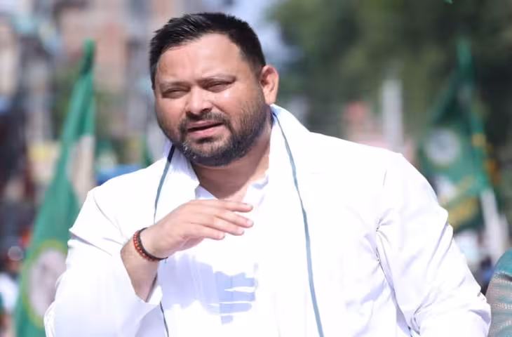 तेजस्वी यादव का बिहार सरकार पर हमला, बोले- बाढ़ पीड़ितों की मदद में बरती जा रही उदासीनता