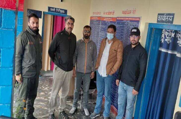 बदरीनाथ मंदिर चढ़ावा चोरी मामला: पूर्व मंदिर अधिकारी के ठिकानों पर SIT की छापेमारी, विदेशी मुद्रा समेत कई सामान बरामद