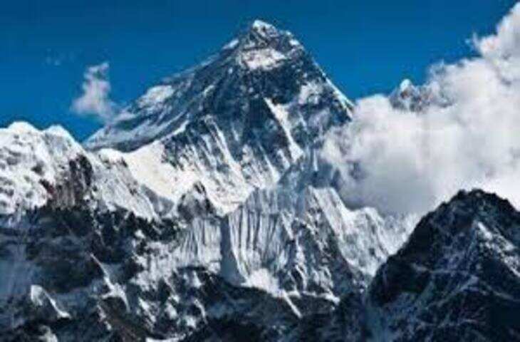 माउंट एवरेस्ट पर ड्रोन से कैद किया बर्फ से ढके हिमालय का अद्भुत नज़ारा