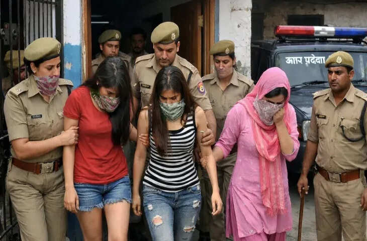 प्रयागराज में IAS अधिकारी के मकान में देह व्यापार का खुलासा, 4 युवतियों के साथ 5 युवक और किराएदार गिरफ्तार