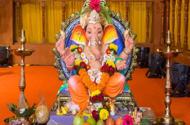 Budhwar Upay: बुधवार को गणेश जी को चढ़ाएं लाल गुड़हल का फूल, दूर होंगी करियर की बाधाएं और बढ़ेगा आत्मविश्वास