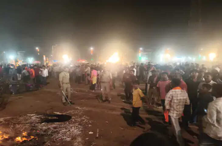 मां दुर्गा की प्रतिमाओं का विसर्जन, दशहरा उत्सव के बीच सड़क हादसे ने मचाया मातम