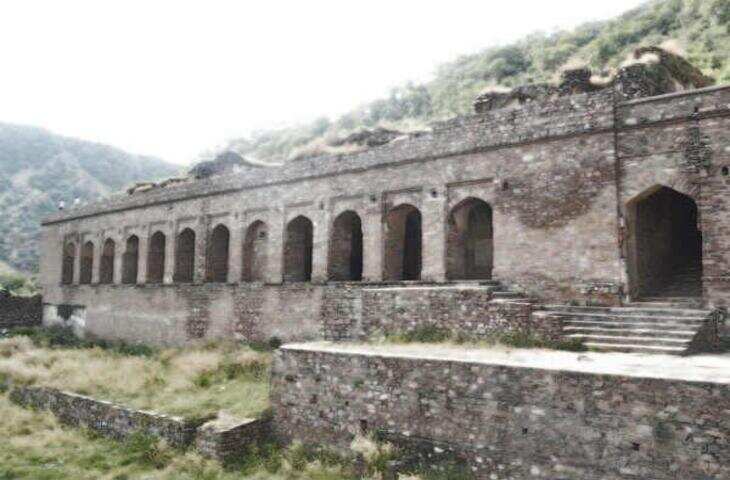 17वीं सदी का वो किला जहां आज भी गूंजती हैं चूड़ियों की आवाजें, 3 मिनट के वीडियो में भानगढ़ का रहस्य जान उड़ जाएगी नींद&nbsp;