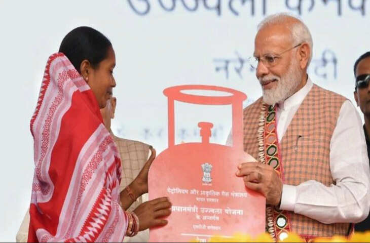 Ujjwala Yojana Update : सरकार ने बदले नियम! पहले 4 LPG सिलेंडरों पर मिलेगी ₹300 की सब्सिडी, जानिए नए पात्रता नियम और दस्तावेज