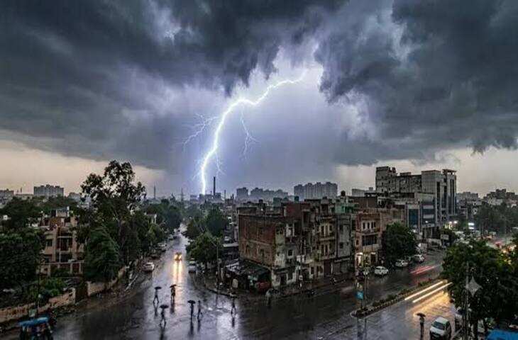 UP Weather Alert: यूपी में फिर सक्रिय हुआ मानसून, इन 8 जिलों में भारी बारिश और वज्रपात की चेतावनी