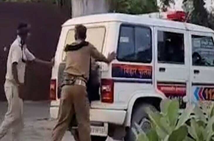 &lsquo;आइए ना हमरा बिहार में&rsquo;: 112 पुलिस जीप का पहिया निकलकर भागा, बाल-बाल बची पटना पुलिस, वीडियो वायरल